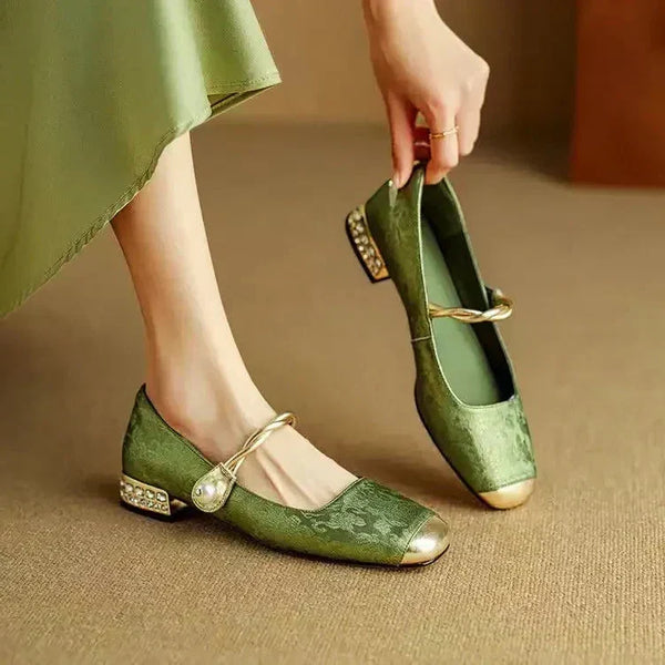 Freda – Timeless Strappy Shoes with a Chic Design