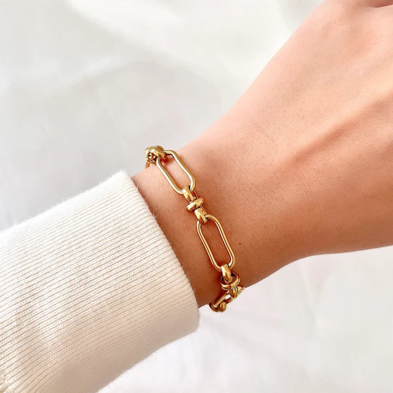 Marisa – Sophisticated Gold Bracelet with Delicate Double Design
