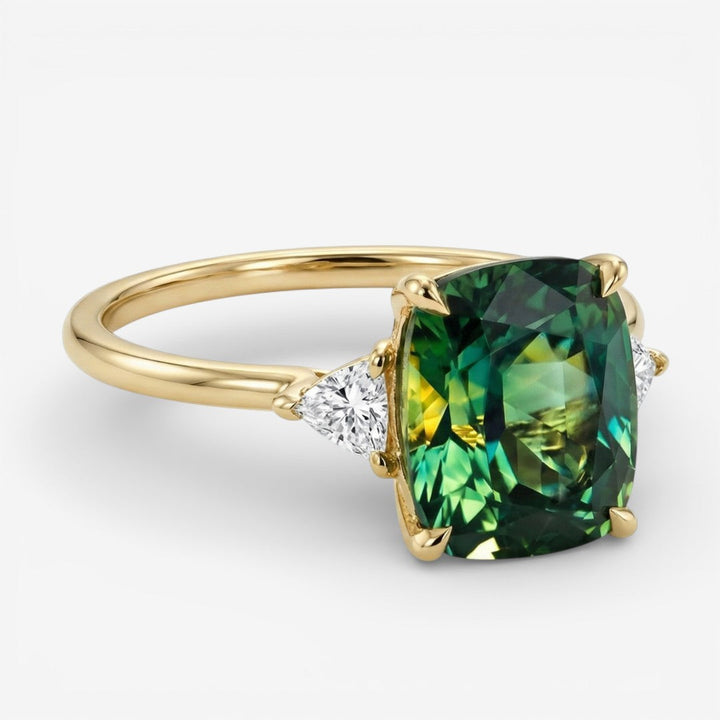 Lycka - Gold Ring Featuring Green Zirconia