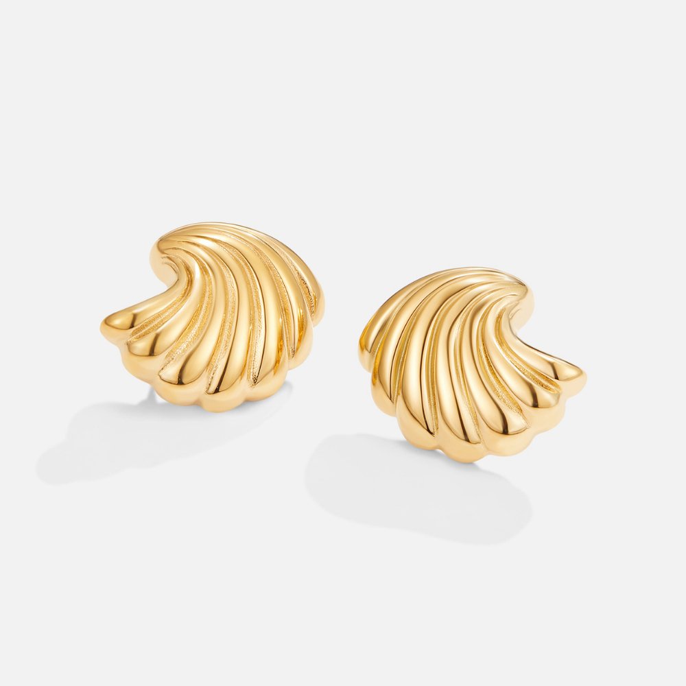 Sophie – Elegant Golden Shell Earrings