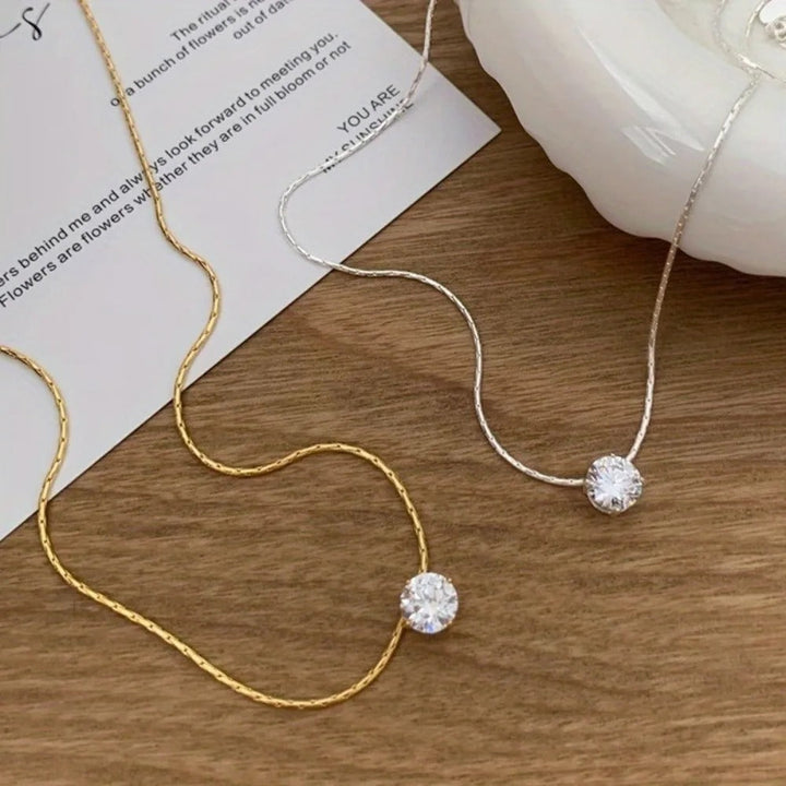 Cléa Moissanite Pendant Necklace