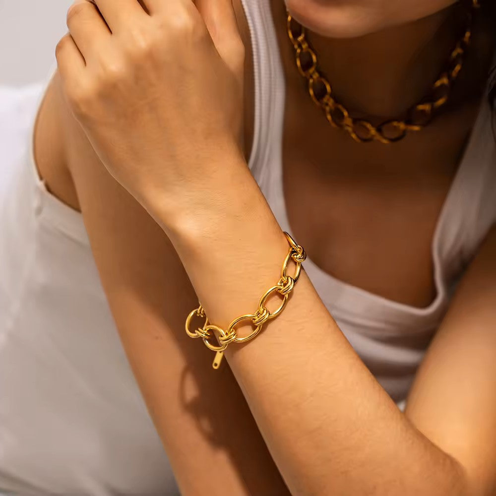 Johanna – Stylish Gold Charm Bracelet