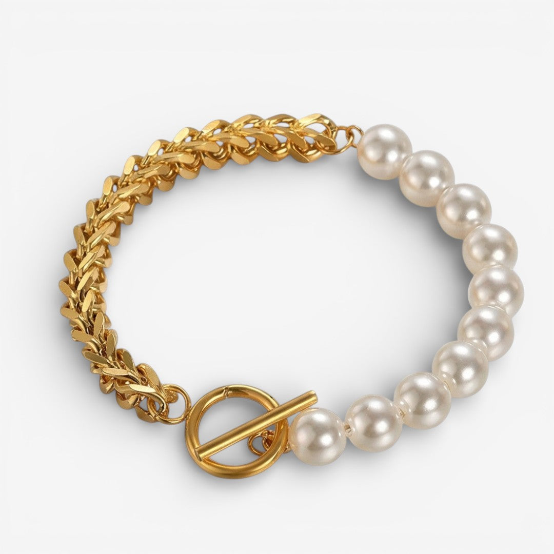 Chic Gold Bracelet Adorned with Pearls