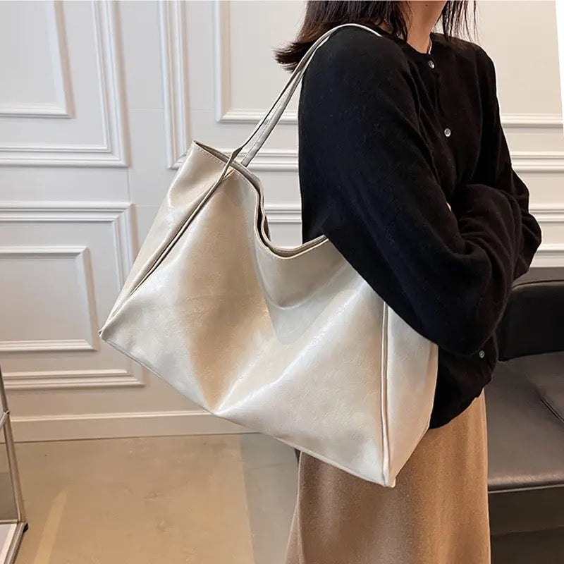 Paula | Glossy Leather Handbag