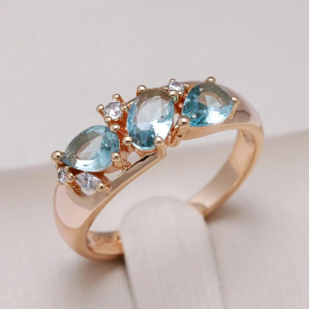 Elegant Vintage Gold Ring with Blue Zirconia