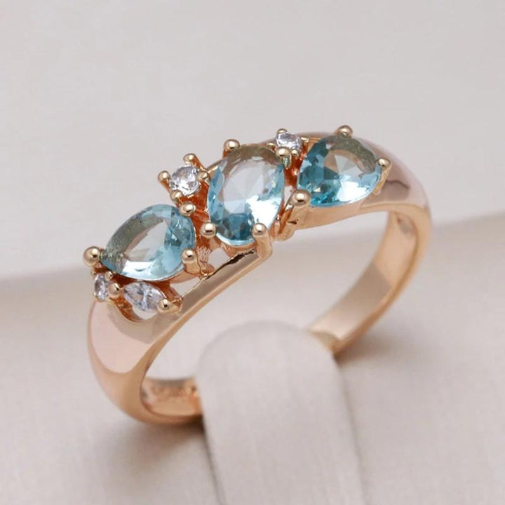 Elegant Vintage Gold Ring with Blue Zirconia