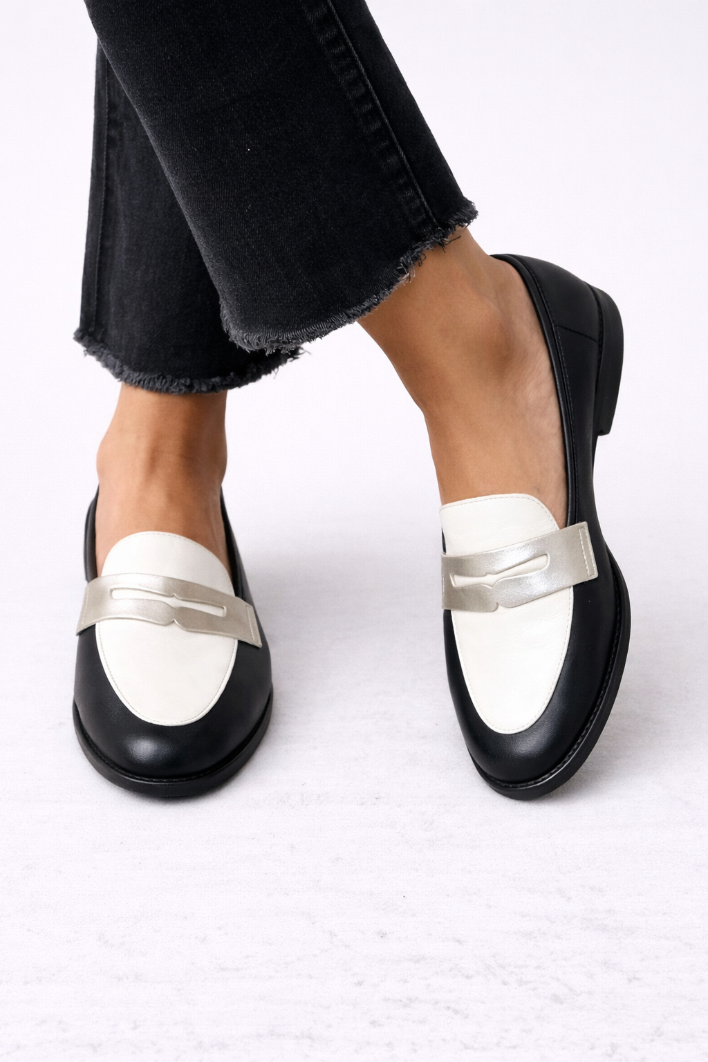 Wilg | Modern and Elegant Loafers
