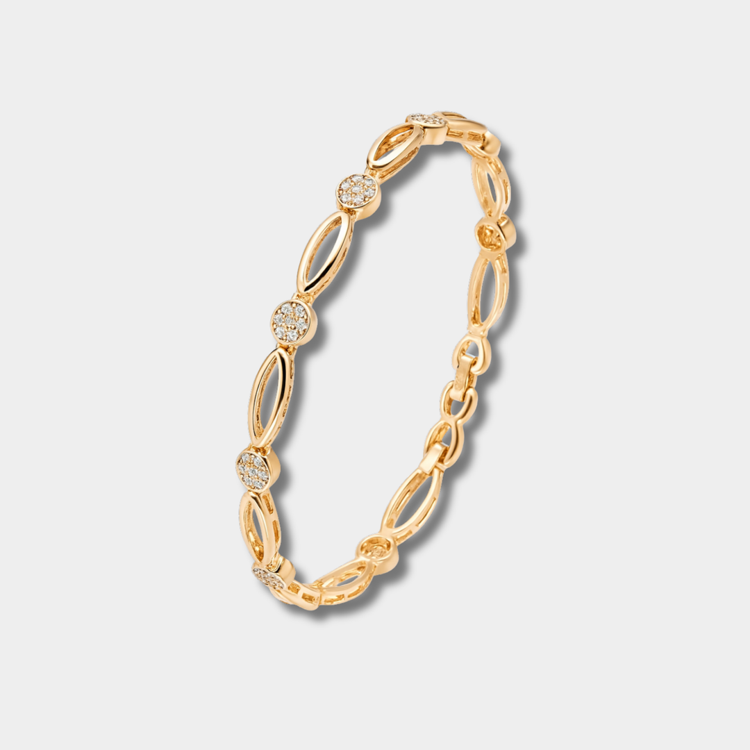 Claire – Sophisticated Gold Bracelet Adorned with Zirconia