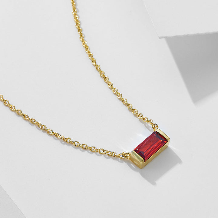 Livia – Elegant Silver Necklace with Graceful Pendant