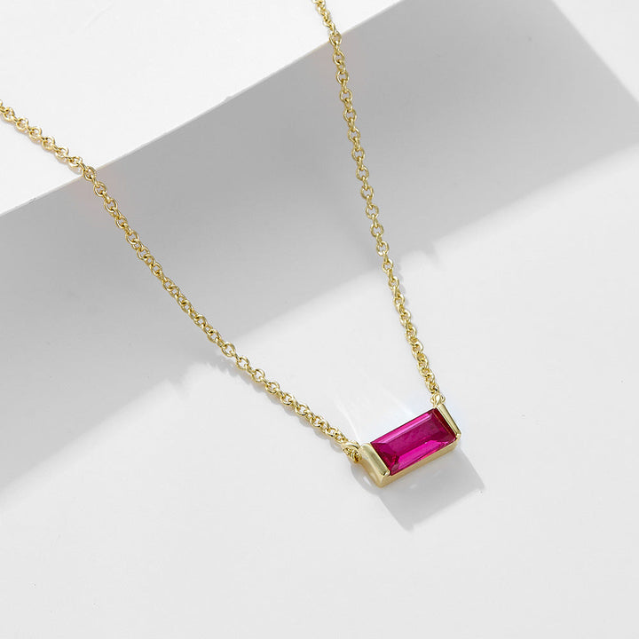 Livia – Elegant Silver Necklace with Graceful Pendant