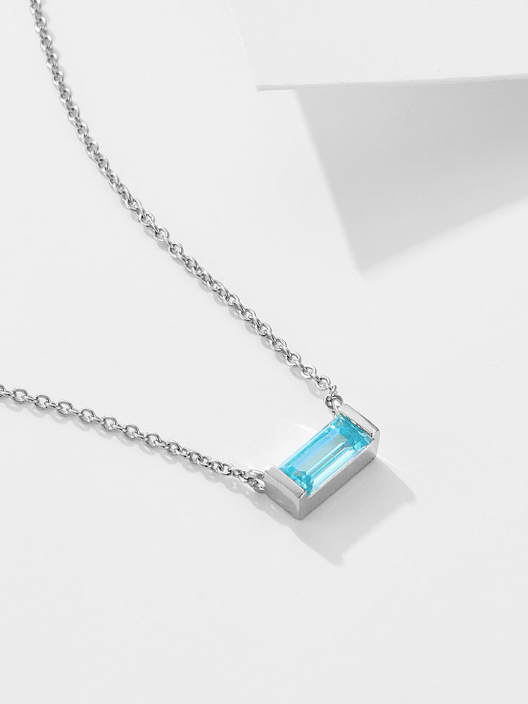 Livia – Elegant Silver Necklace with Graceful Pendant