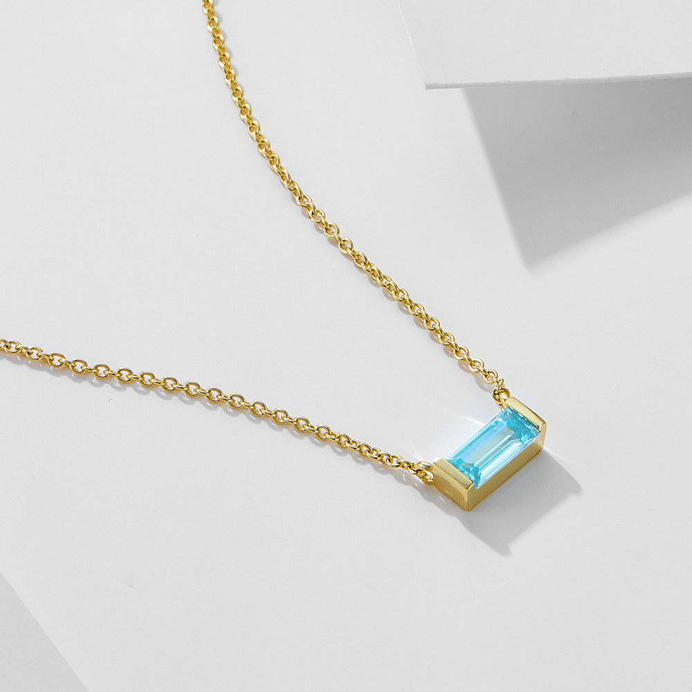 Livia – Elegant Silver Necklace with Graceful Pendant