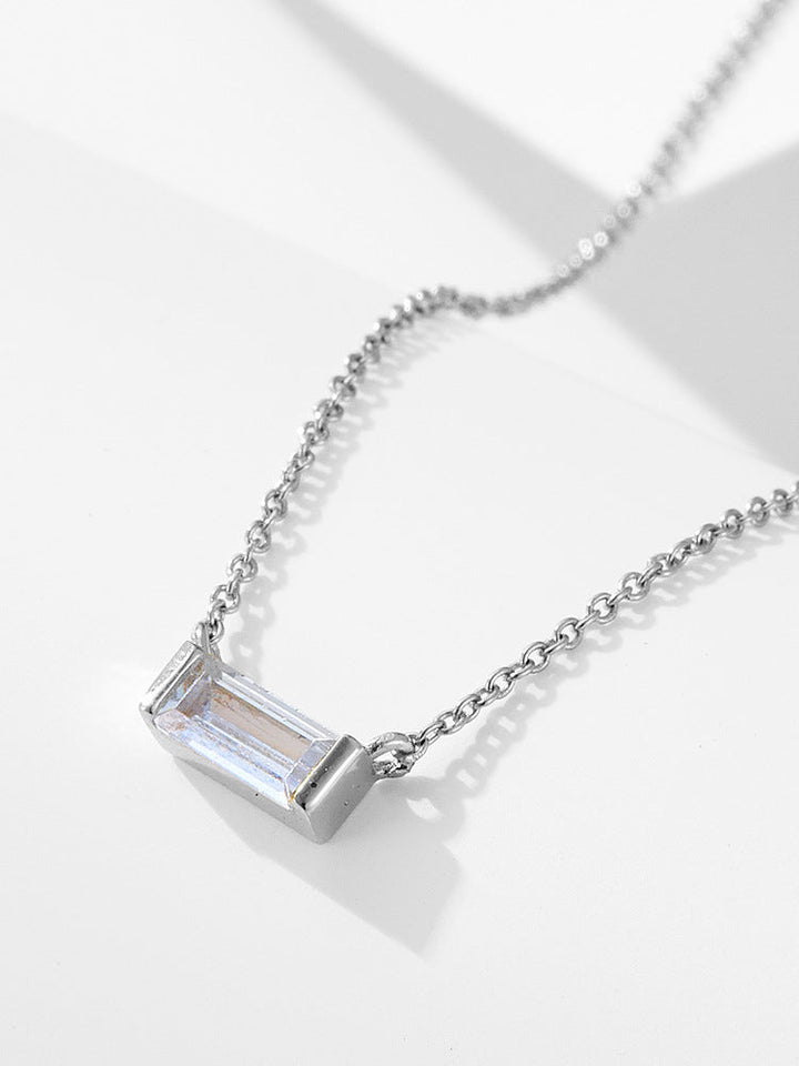 Livia – Elegant Silver Necklace with Graceful Pendant
