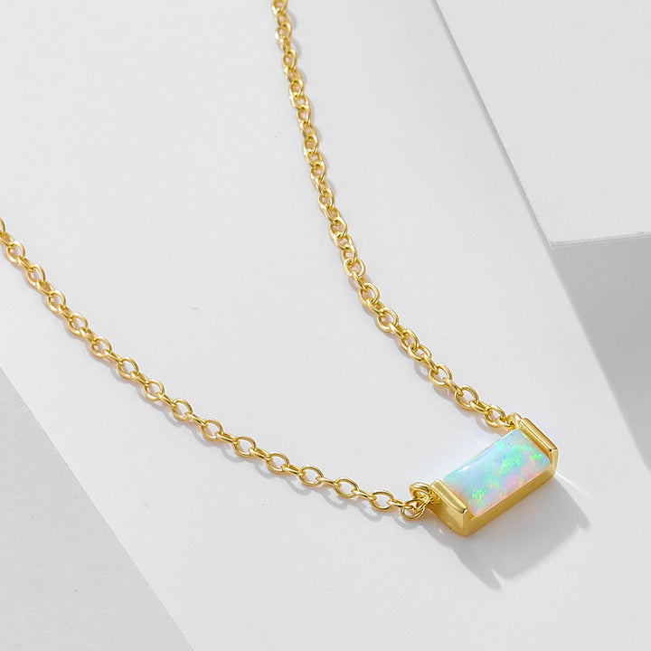 Livia – Elegant Silver Necklace with Graceful Pendant