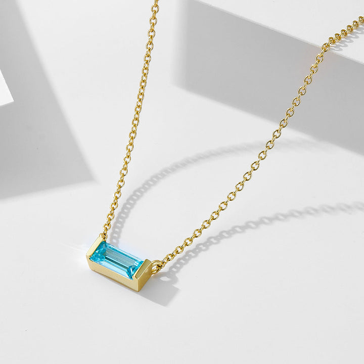 Livia – Elegant Silver Necklace with Graceful Pendant