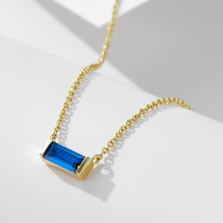 Livia – Elegant Silver Necklace with Graceful Pendant
