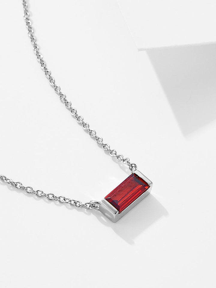 Livia – Elegant Silver Necklace with Graceful Pendant