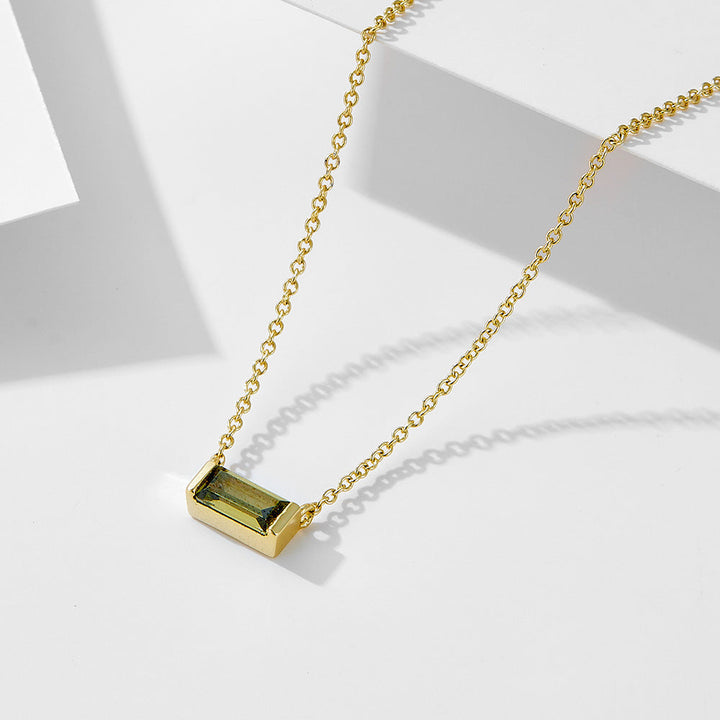 Livia – Elegant Silver Necklace with Graceful Pendant