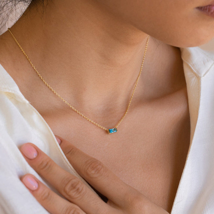 Livia – Elegant Silver Necklace with Graceful Pendant