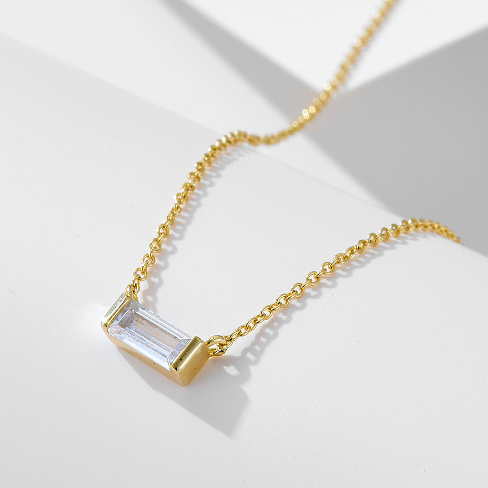 Livia – Elegant Silver Necklace with Graceful Pendant