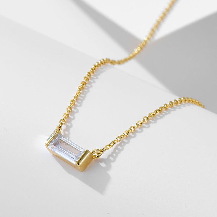 Livia – Elegant Silver Necklace with Graceful Pendant