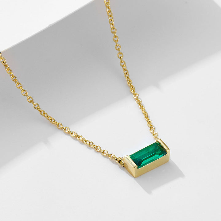 Livia – Elegant Silver Necklace with Graceful Pendant