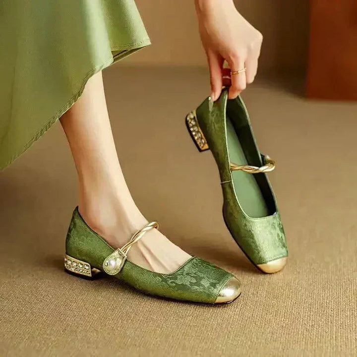 Frieda – Timeless Strappy Shoes with a Chic Design