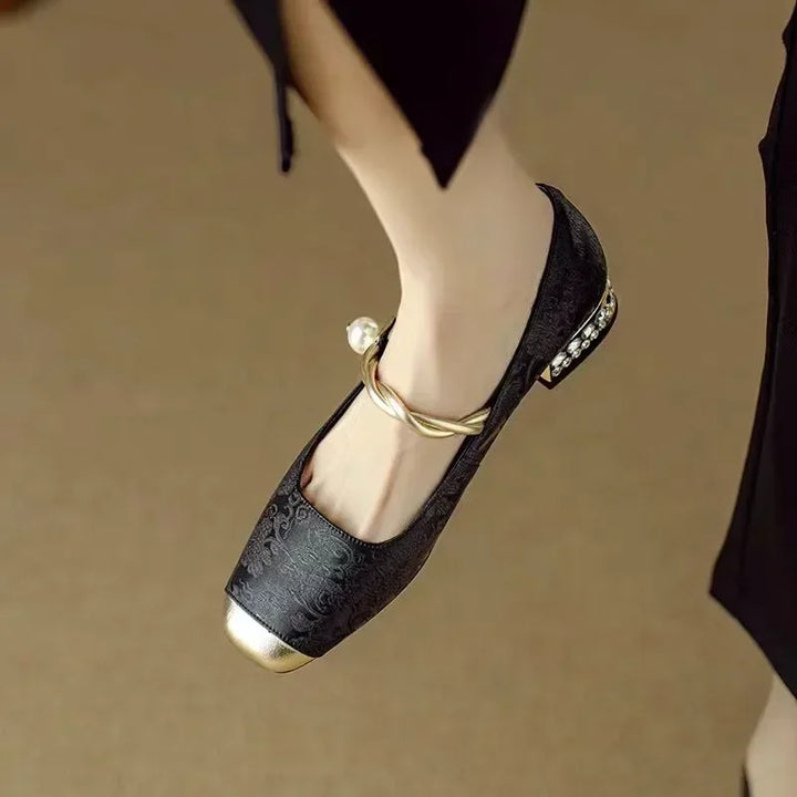 Frieda – Timeless Strappy Shoes with a Chic Design