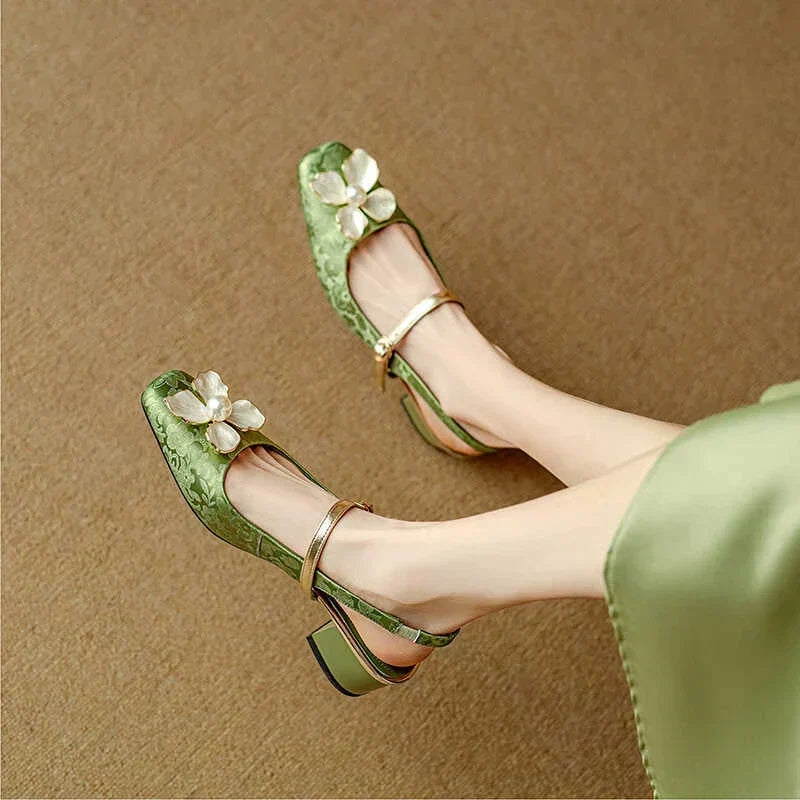 Mathilde – Stylish Women's Shoes Featuring Floral Accents