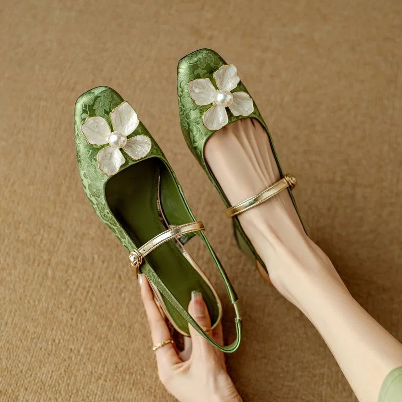 Mathilde – Stylish Women's Shoes Featuring Floral Accents