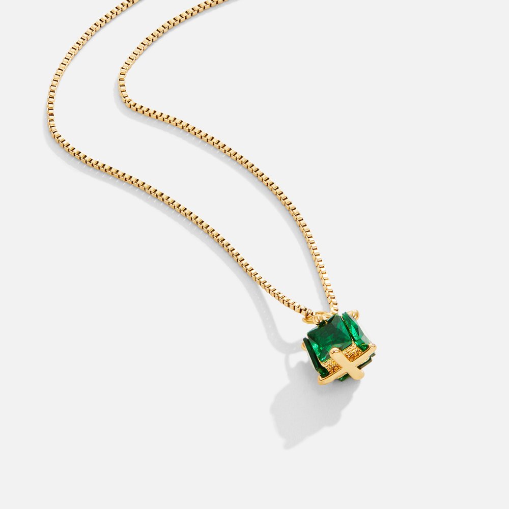 Thérèse – Exquisite Golden Necklace with Delicate Link Design