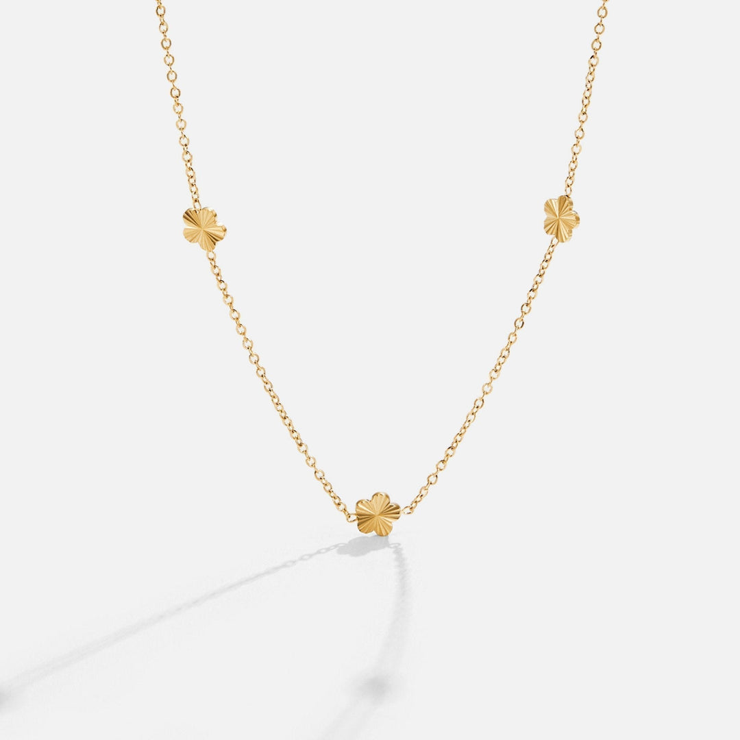 Catherine – An Elegant Necklace with Subtle Color Accents