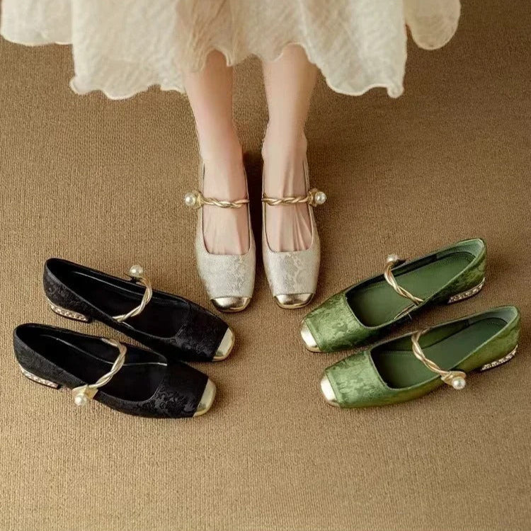 Frieda – Timeless Strappy Shoes with a Chic Design