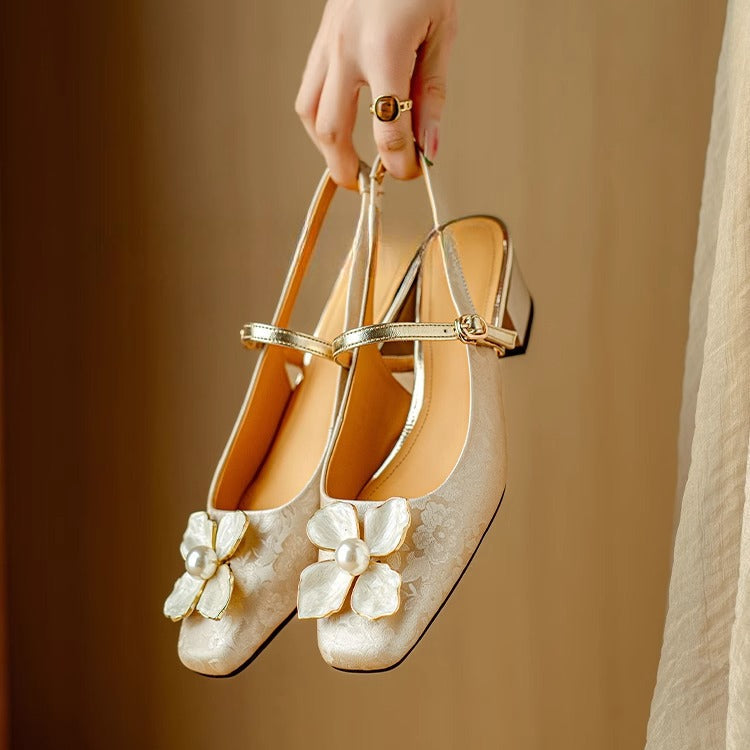 Mathilde – Stylish Women's Shoes Featuring Floral Accents