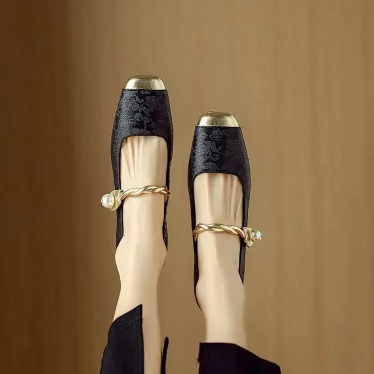 Frieda – Timeless Strappy Shoes with a Chic Design