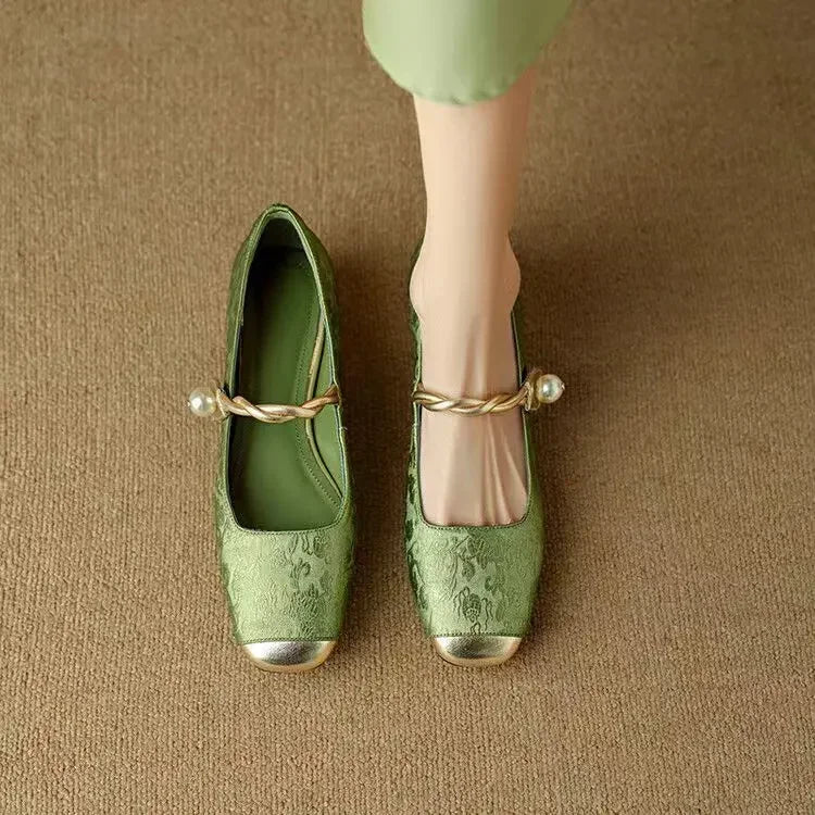 Frieda – Timeless Strappy Shoes with a Chic Design