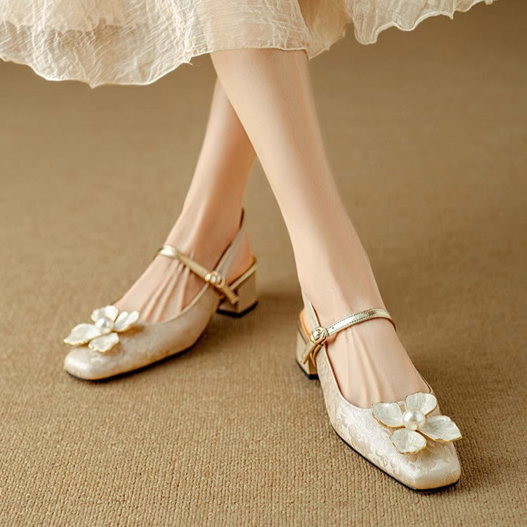 Mathilde – Stylish Women's Shoes Featuring Floral Accents
