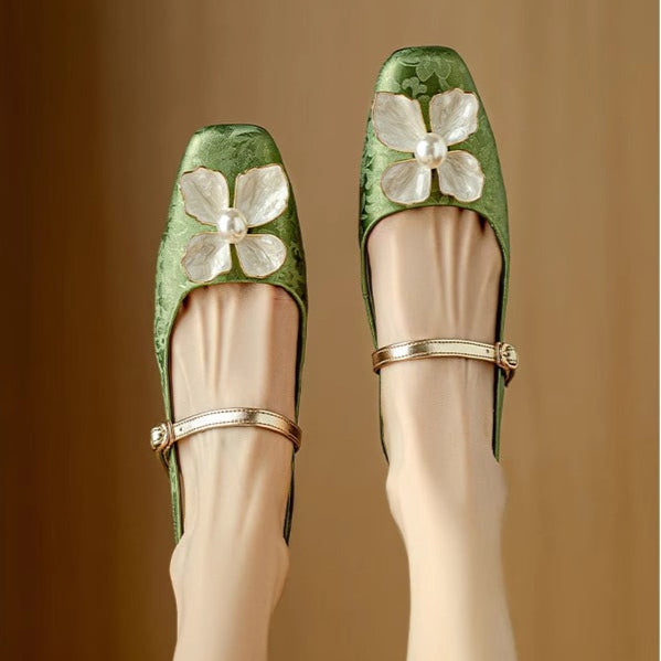 Mathilde – Stylish Women's Shoes Featuring Floral Accents