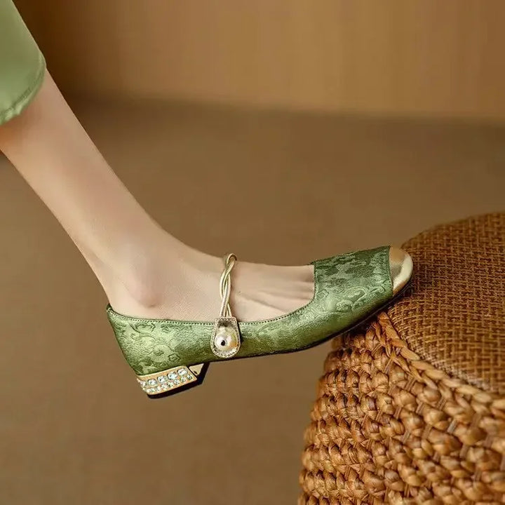 Frieda – Timeless Strappy Shoes with a Chic Design