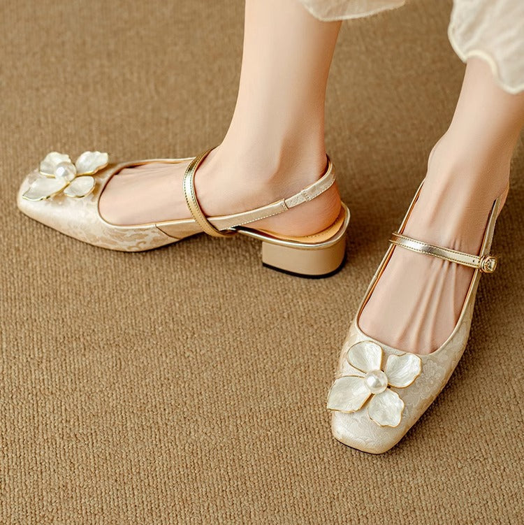 Mathilde – Stylish Women's Shoes Featuring Floral Accents