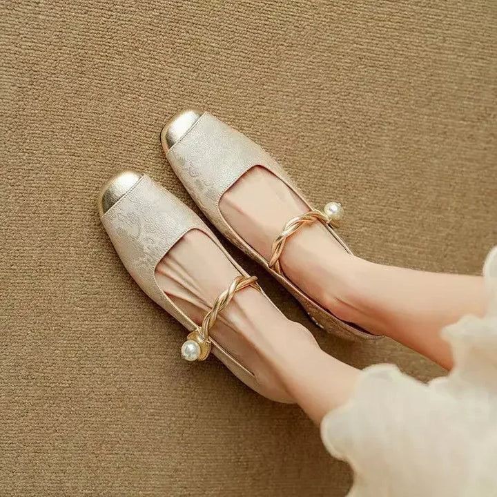 Frieda – Timeless Strappy Shoes with a Chic Design