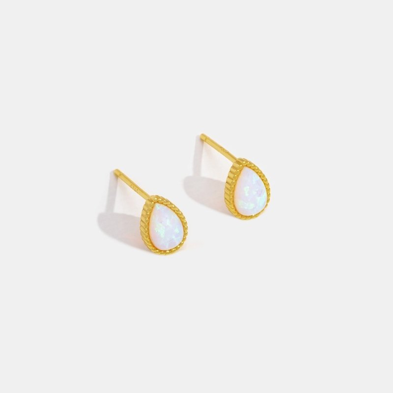 Chloé – Sophisticated Gold Earrings