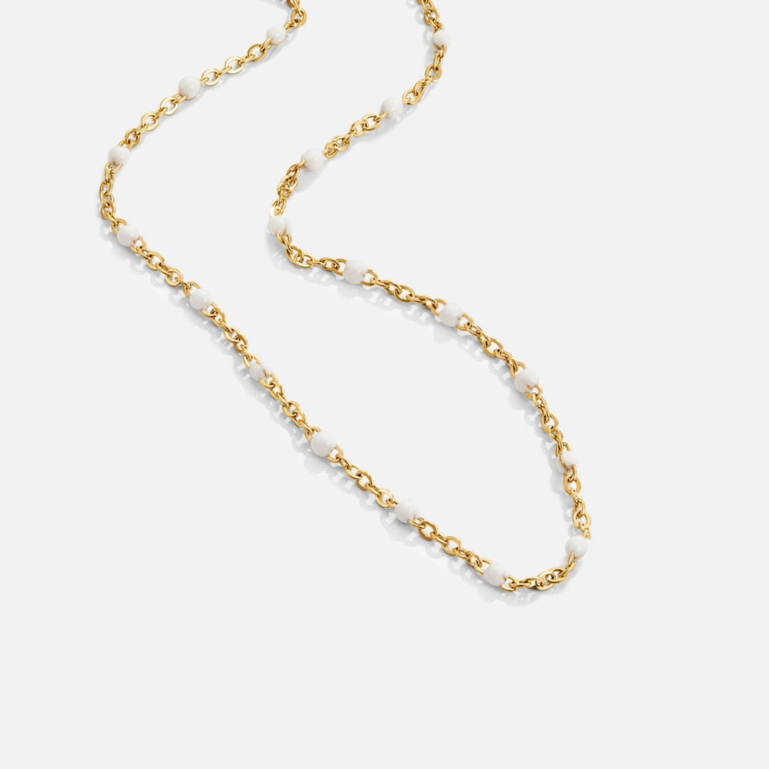 Sabine – Elegant Gold Necklace Adorned with Tiny Pearls