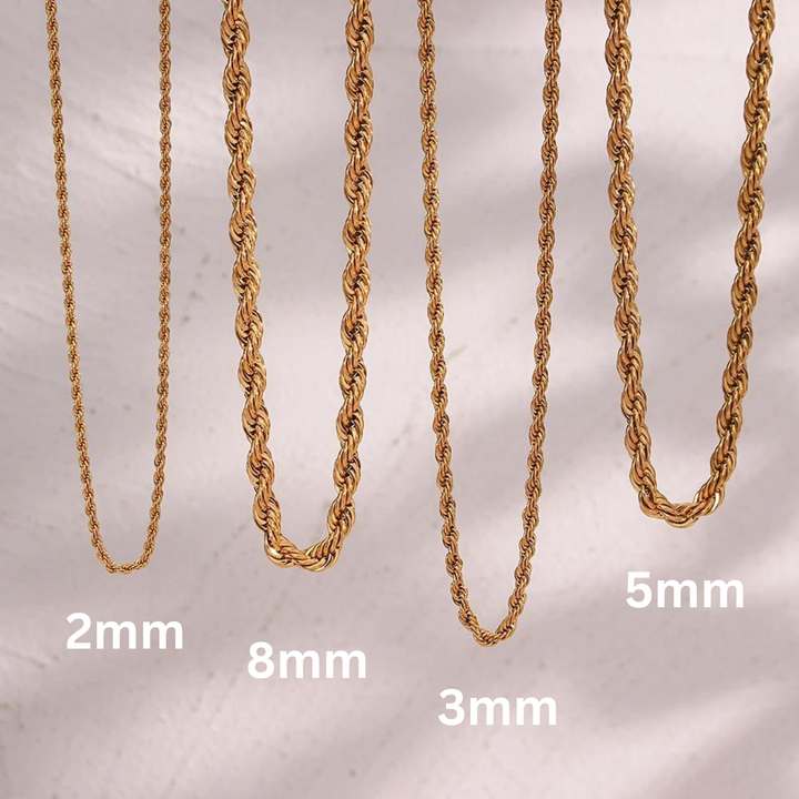 Hélène – Gold Necklace with Decorative Dots