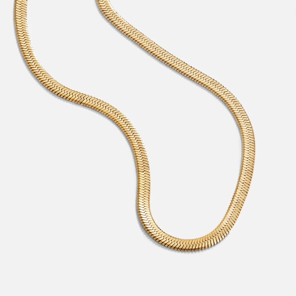Marie – Graceful Gold Necklace with Soft Curves