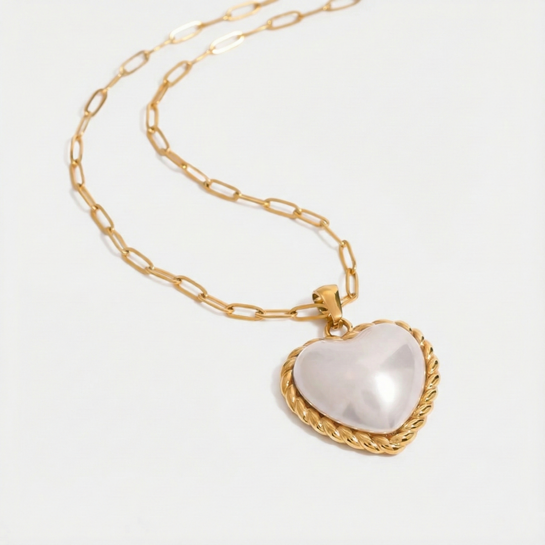 Victoire – Chic Gold Necklace Featuring a Trendy Pendant